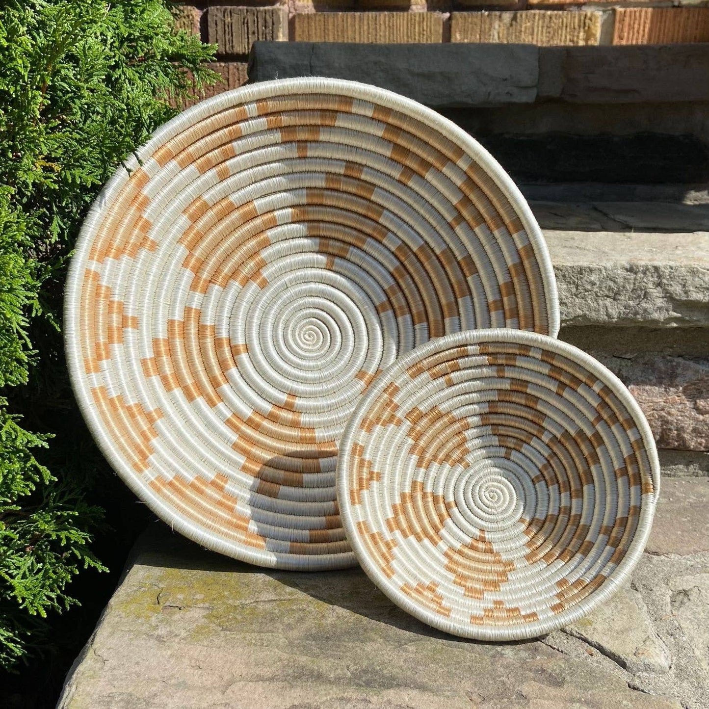 Akaneri Handwoven Bowls Various Colours (2 Sizes)